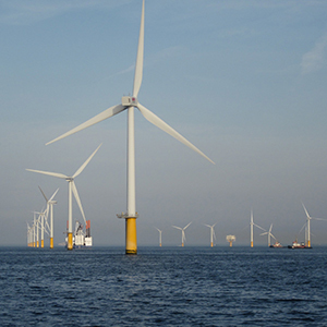 エネルギー安保が叫ばれるなか、海洋国家としての特性を生かした洋上での風力発電に注目が集まっている。部品の国内調達比率の拡大が喫緊の課題で、エネルギー安保の面からも推進が求められている。