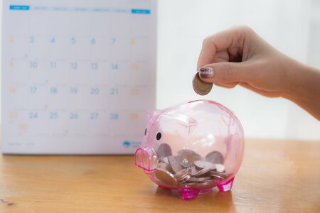 代の貯金 100万円未満 が半数 平均年収が10年以上変わらない日本で注目される資産運用