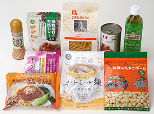 ①自社取扱商品詰合せセット ②ギフトカード ※自社ECサイト内で使用可能