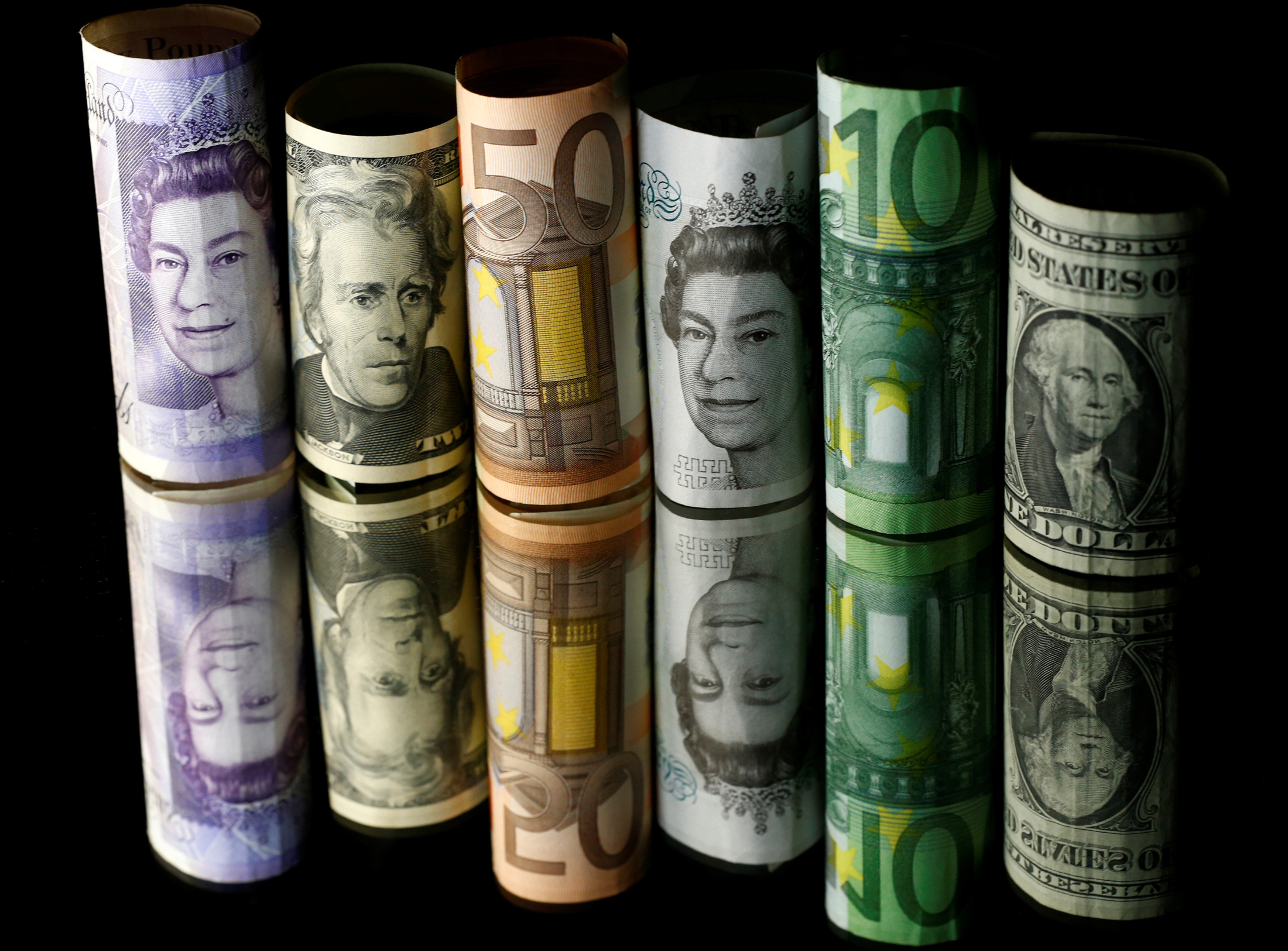 ＮＹ外為市場＝ドル一時6週ぶり高値、失業保険申請が予想外に減少(ロイター) - Yahoo!ファイナンス