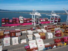 トランプ氏のホルムズ海峡封鎖、歴史的な海運危機むしろ深刻化