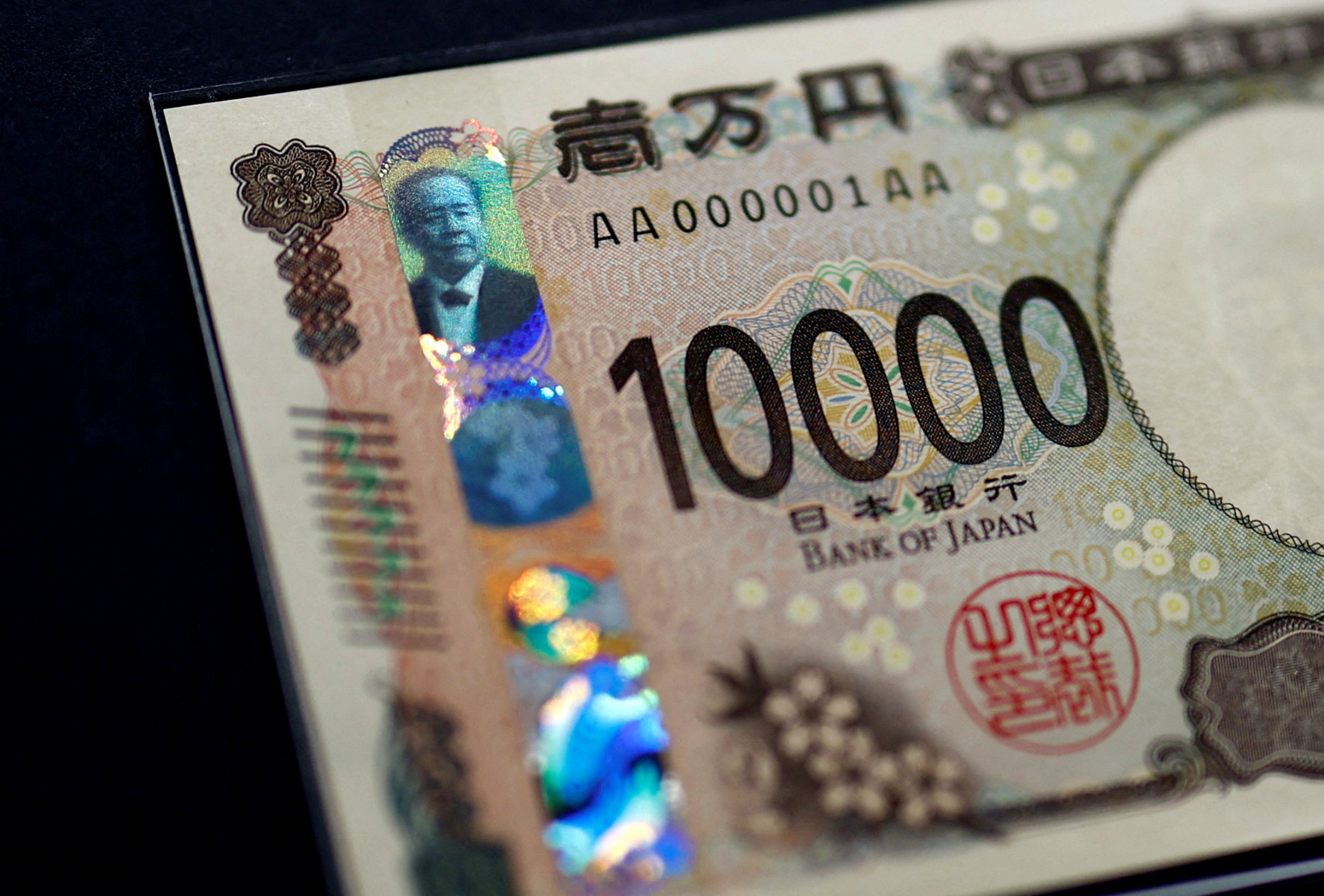 写真は円紙幣。2024年7月撮影。REUTERS/Issei Kato
